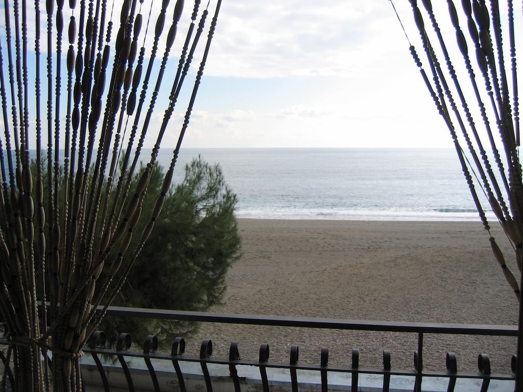 Casa Del Sole Lägenhet Letojanni Rum bild