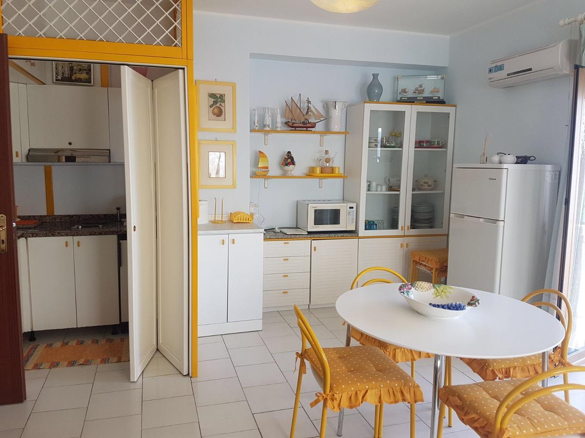 Casa Del Sole Lägenhet Letojanni Exteriör bild