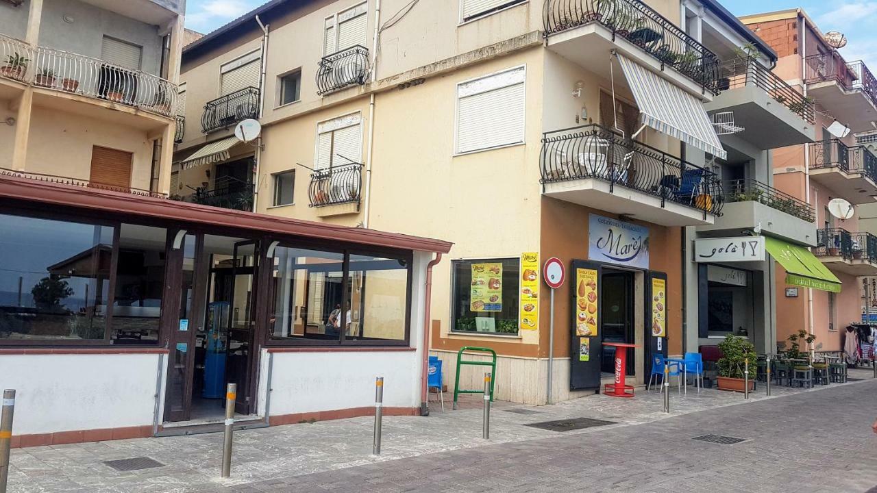 Casa Del Sole Lägenhet Letojanni Exteriör bild